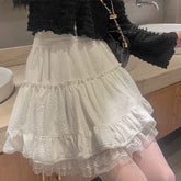 Minirock mit hoher Taille und Retro-Spitze und Rüschen